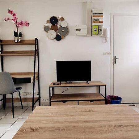 Appartement Style Industriel Au Centre De Douai Luaran gambar