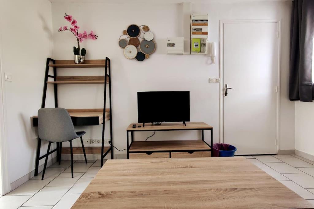 Appartement Style Industriel Au Centre De Douai Luaran gambar