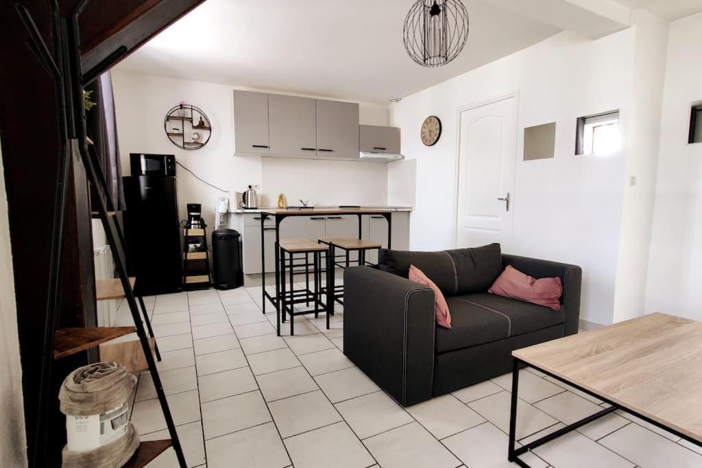 Appartement Style Industriel Au Centre De Douai Luaran gambar