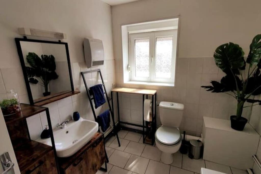 Appartement Style Industriel Au Centre De Douai Luaran gambar